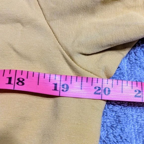 Terea by Andrea Pitter Yellow Short Sleeve Top Elastic Slightly Cropped Sz M NWT - Picture 6 of 9